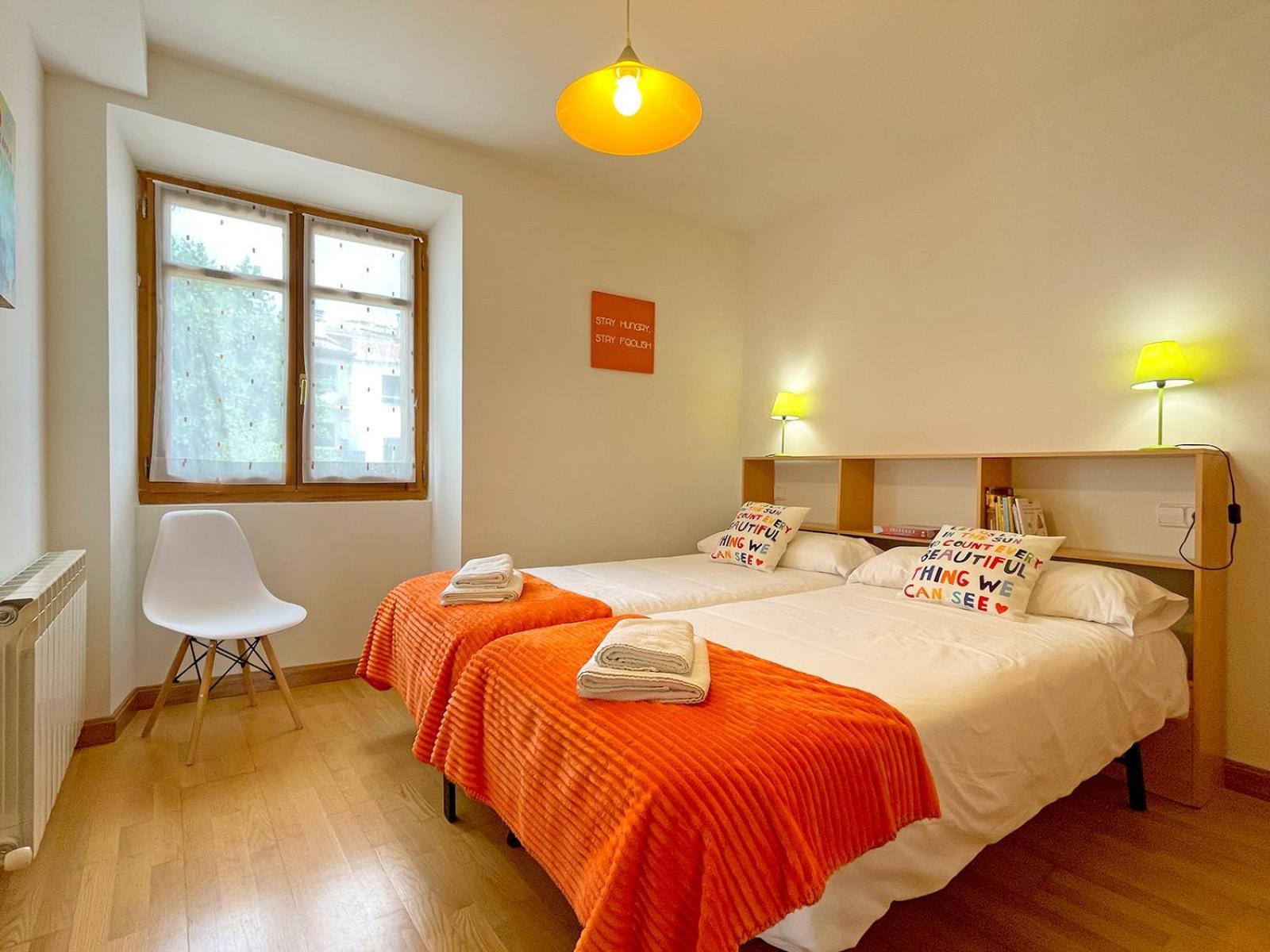 Apartamentos Puente la Reina Buitenkant foto